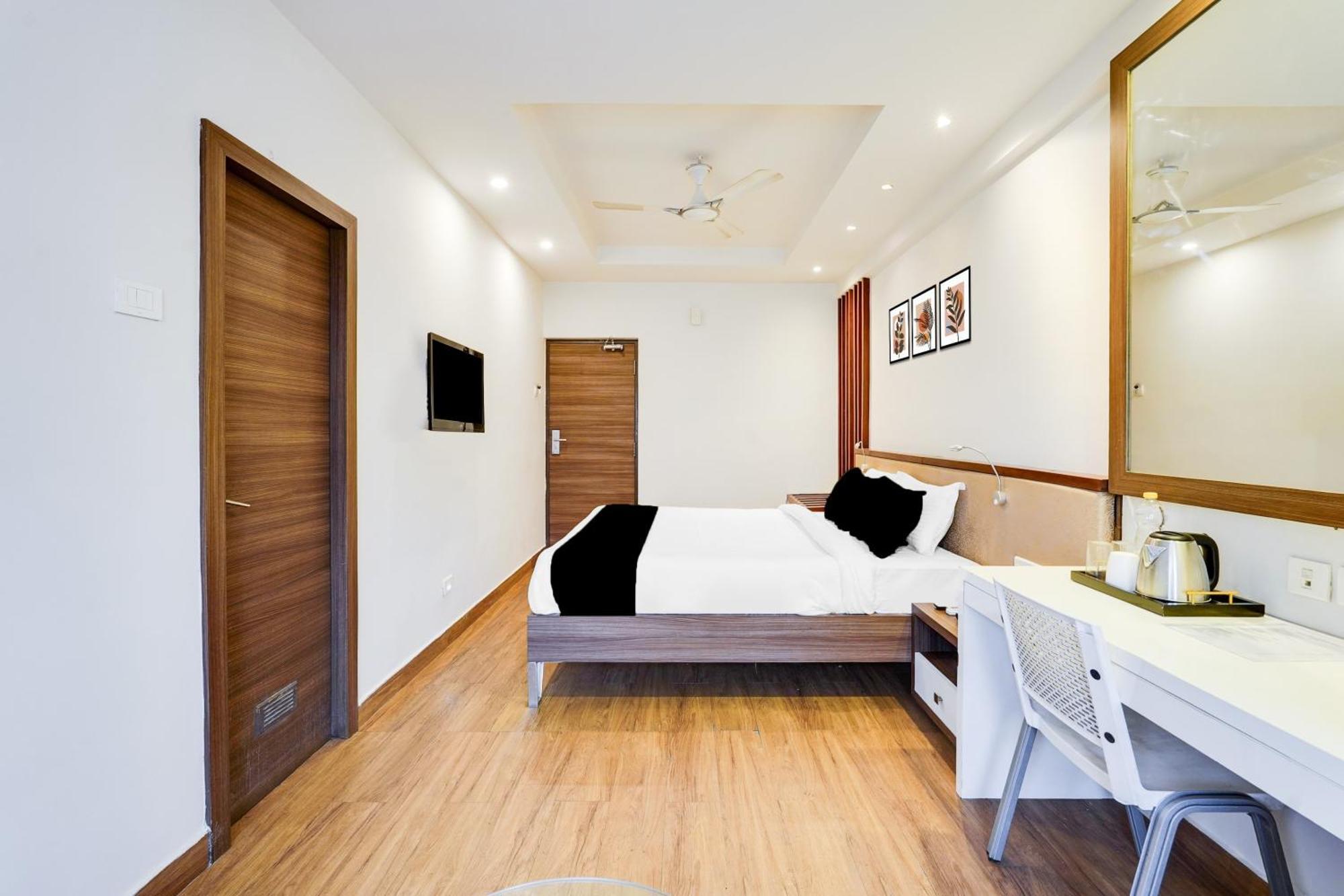 Super Townhouse Oak Kodambakkam Formerly Cine City Chennai Zewnętrze zdjęcie